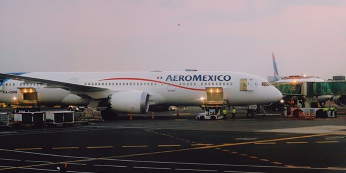 How much does it cost to change a flight with Aeromexico?