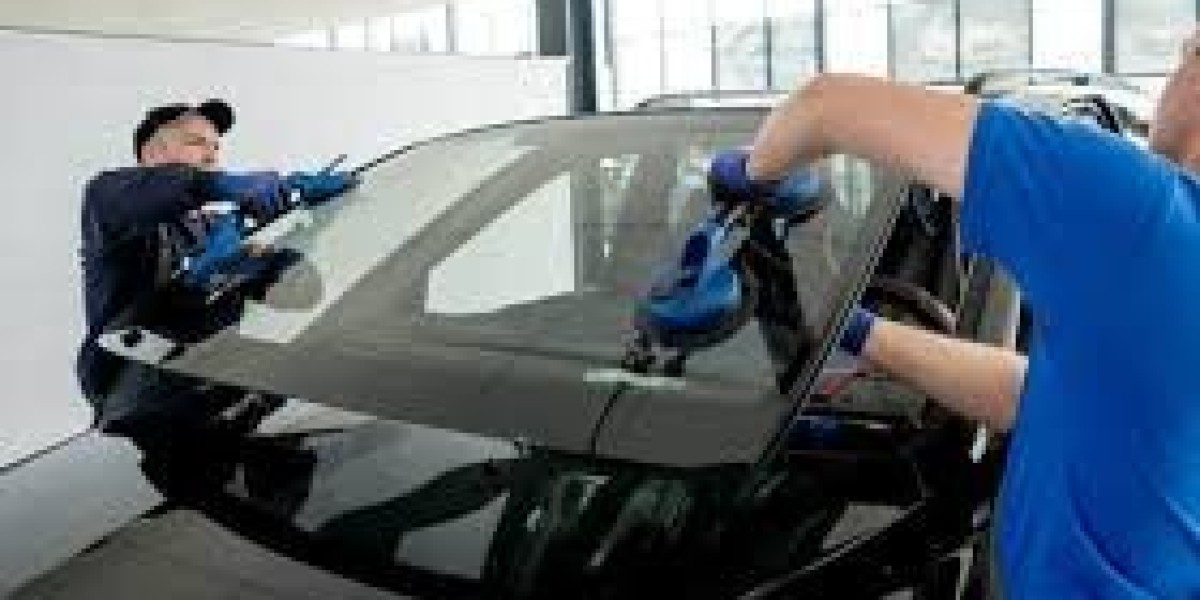 Signs You Should Hire Professional Auto Glass Repair and Replacement Service in Toronto