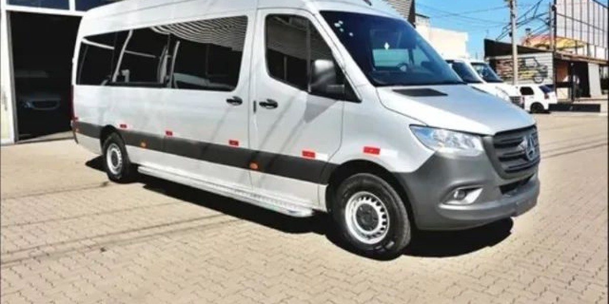 Transforme Suas Celebrações: Van Rental para Formaturas e Eventos Universitários